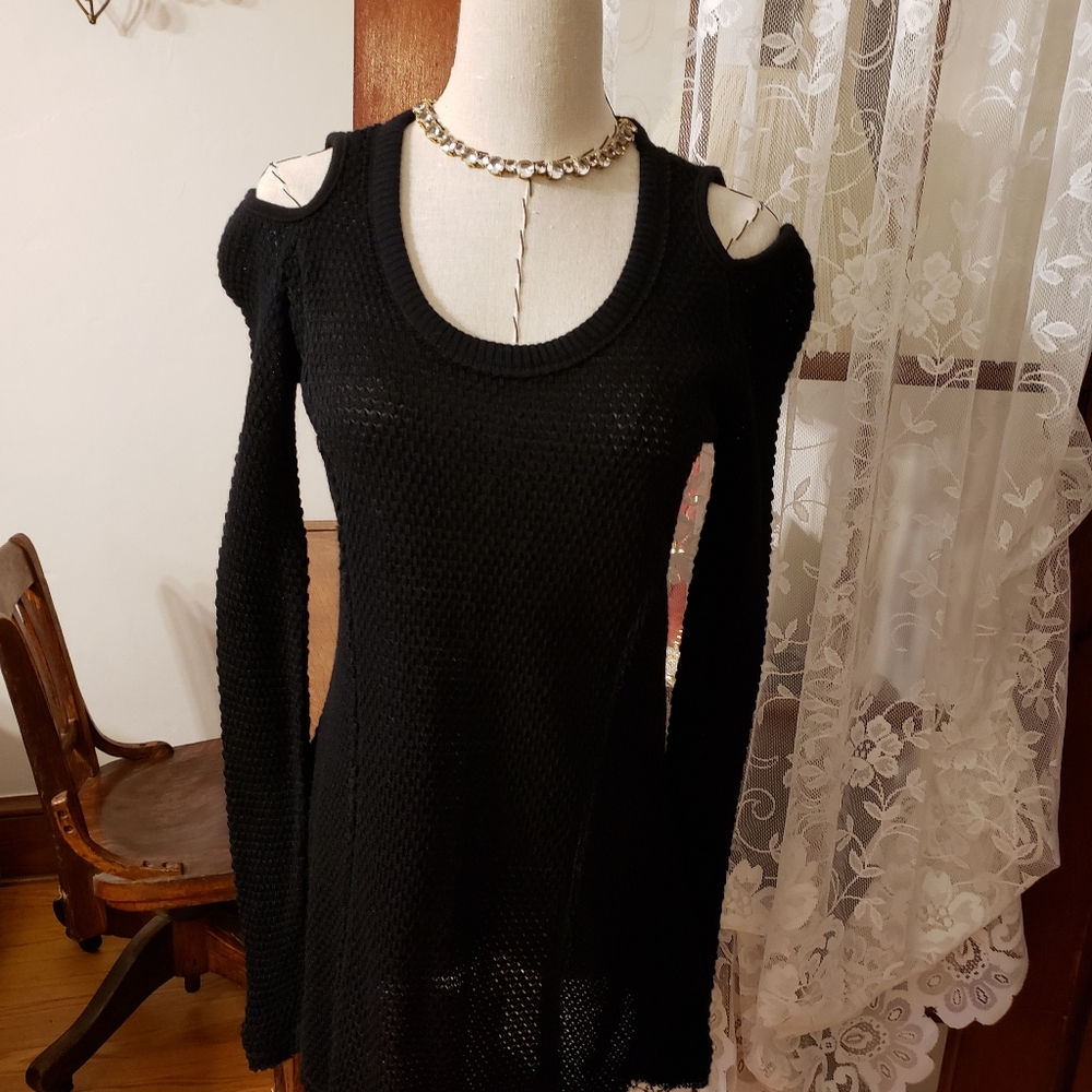 LOLA & SOPHIE BLACK COLD SHOULDER SWEATER